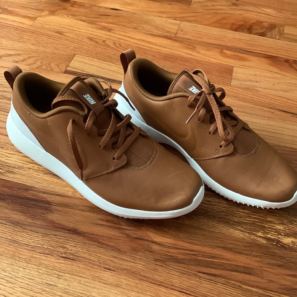 Nike Men’s Rhose Sremium Spikeless Golf Shoes